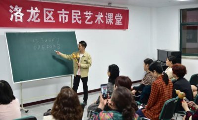 ​当年轻人涌入老年大学，“双向治愈”就这样发生了！