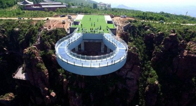 ​世界上最长玻璃环廊，伏羲山玻璃环廊距离峡谷地面高度为360米