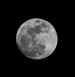 ​天文学家指着天上的月亮宣告：“那只是一块巨大的石头。”