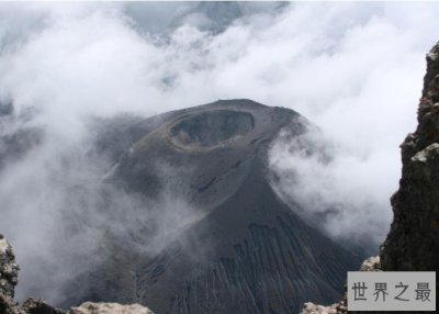 ​世界上最大的火山口，火山口周长有114米