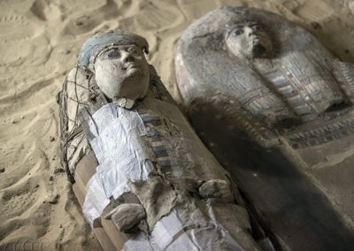 ​埃及吉萨平原发现逾4500年墓穴 埋葬古代两大人物