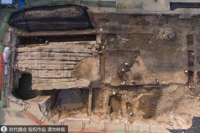 ​地铁施工挖出明代古桥 已被搬迁保护为工程让路