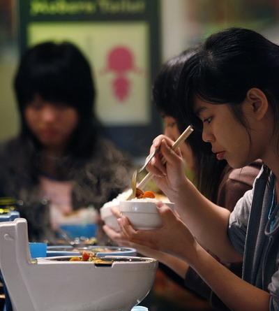 到厕所去用餐: 实拍厕所餐厅