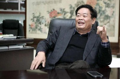 ​18年，身家百亿曹德旺吐槽宾利400万买不起，反手却提了600万红旗